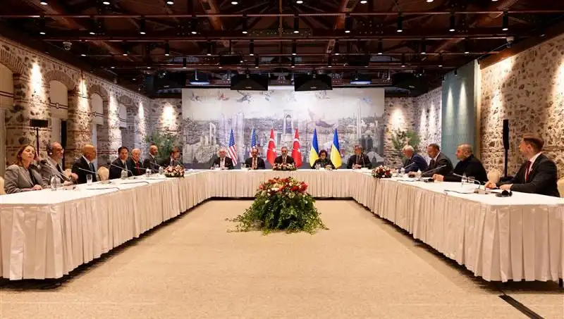 Barış Masasında Tarihi An: Üçlü Toplantının İlk Gününden Detaylar
