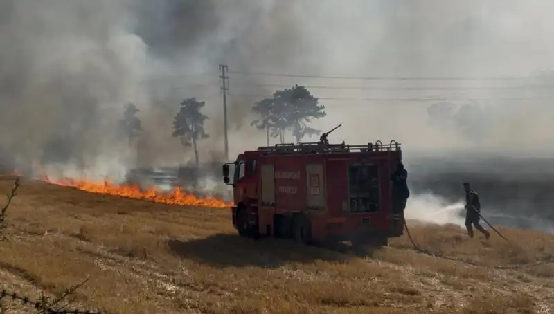 Kırklareli’nde Çıkan Anız Yangını, Ulaşıma Engel Oldu!