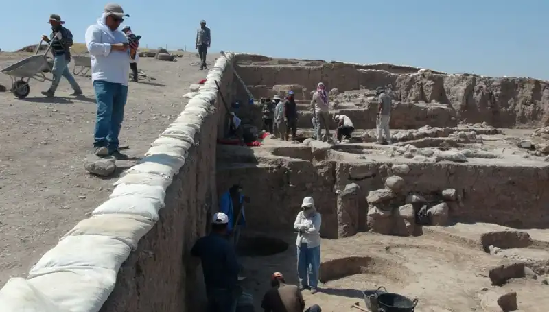 Oylum Höyük'teki Kazılar Sıcak Havalara Rağmen Devam Ediyor