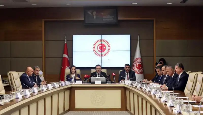 Meclis, Kartalkaya Yangın Yangın Faciasının Peşinde: Vali'nin Sözleri Tartışma Yarattı