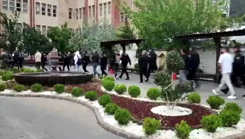 Türkiye'de 200 Milyon Liralık Vurgun: 16 Kişi Operasyonda Tutuklandı!