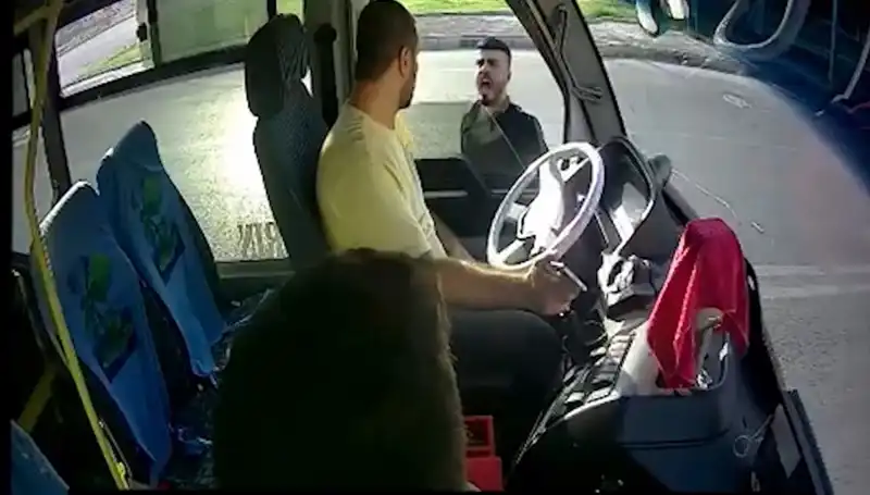 Antalya'da Kaybolan Otobüs Şoförü Bıçaklı Saldırganla Yerel Polis Tarafından Yakalandı