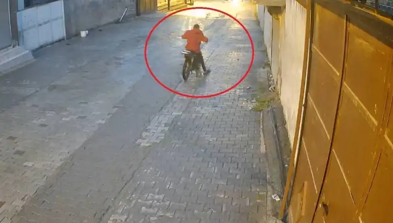 Hırsızın Motosikleti Arızalandı, Ama Pes Etmedi!