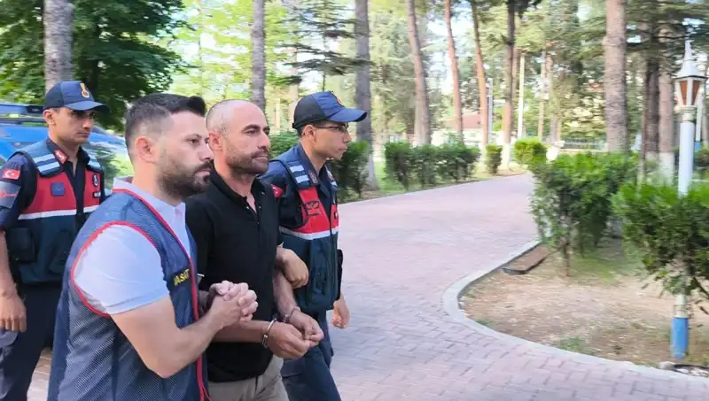 140 Kez Hırsızlık Yapan Çeteye Darbe: 4 Şüpheli Uyuşturucu ve Yüzlerce Eşya İle Yakalandı