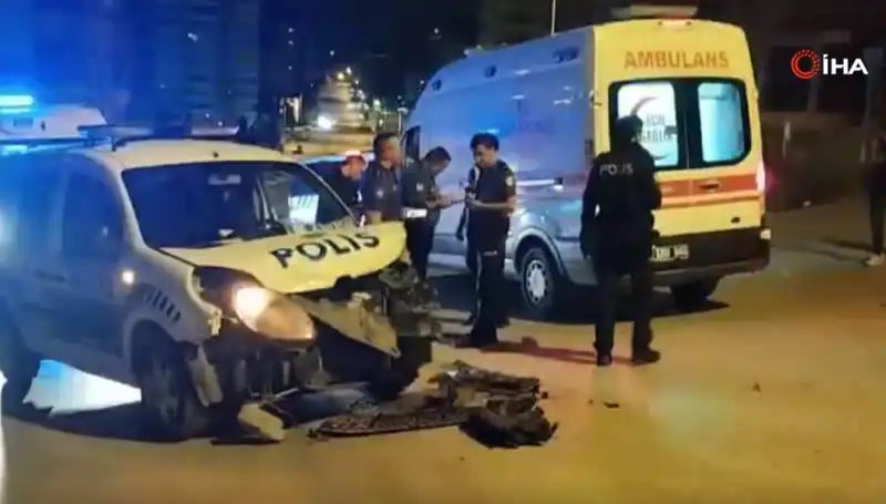 Ankara'da Hafif Ticari Araç ile Polis Aracı Çarpıştı: Kaza Anının Detayları