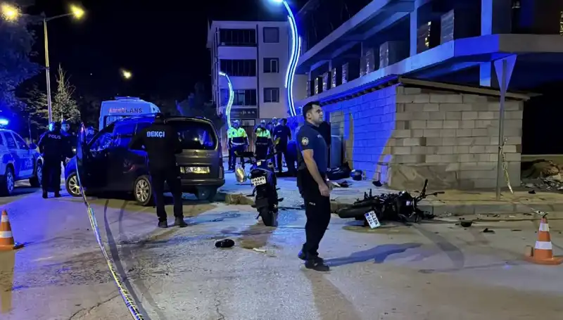 Motosiklet Kazası: İki Genç Hayatını Kaybetti