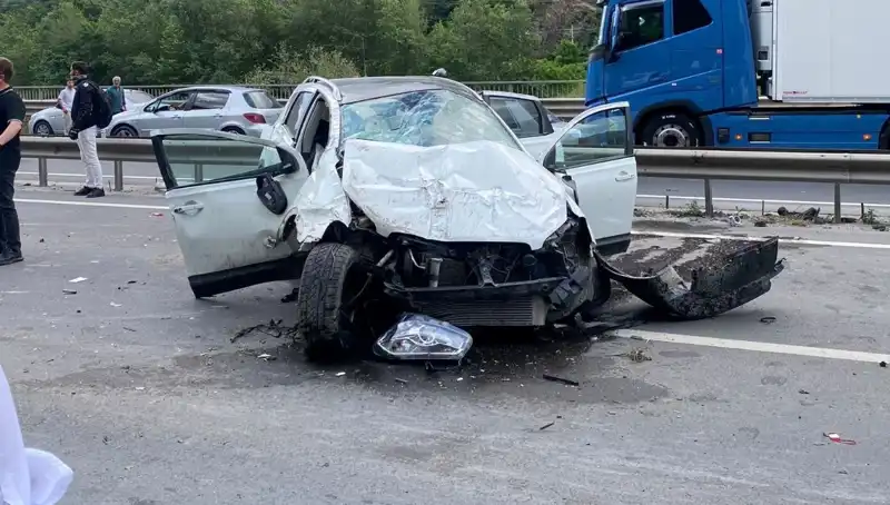 Hızlı Araç Kontrolü Kaybetti: 3 Kişi Yaralandı!