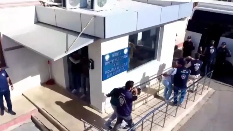 Türkiye Genelinde Dolandırıcılık Operasyonu: 10 İlde 13 Tutuklama Gerçekleşti