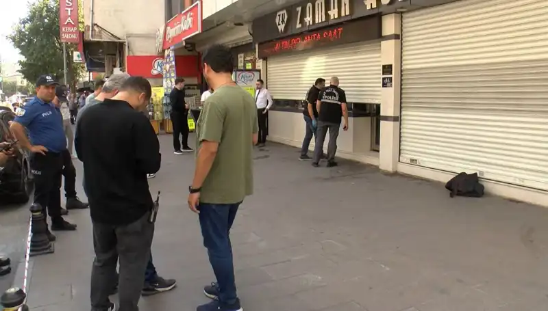 Güpegündüz Cadde Ortasında Kuyumcu Soyma Girişimi Şok Etti