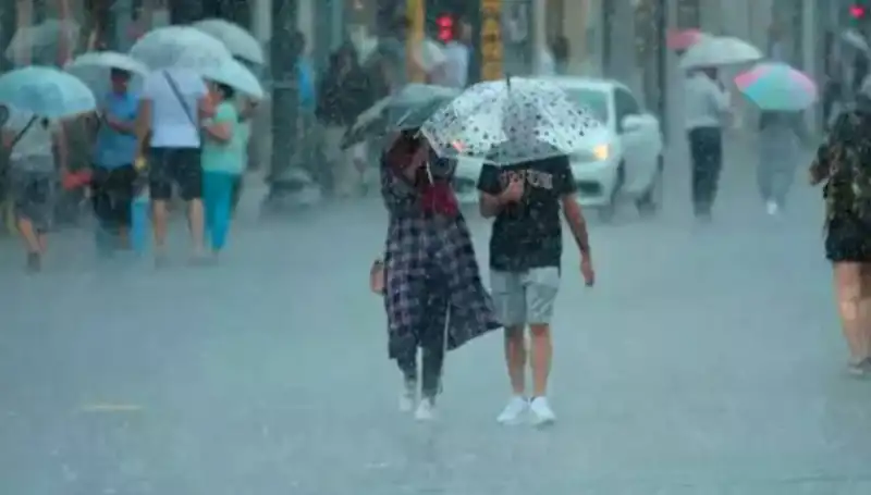 İstanbul'da Şiddetli Sağanak, Yangın Bölgesinde Rüzgar Alarmı!