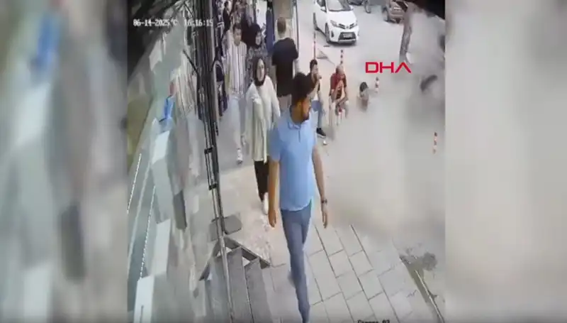 TIR Patiği Patladı: Şehirdeki Gergin Anlar Vatandaşları Korkuttu