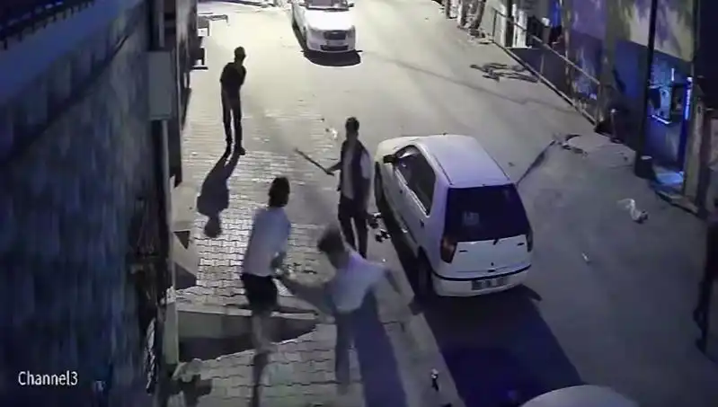 Başakşehir'de Taşlı ve Sopalı Kavgaya Dört Gözle Bakın, Gözler Şokta!