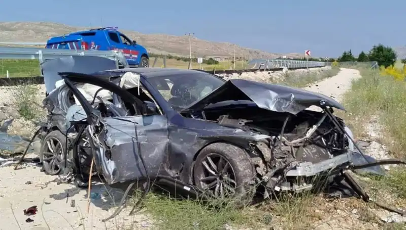 Sivas'ta Peş Peşe Gelen İki Trafik Kazasında 9 Kişi Yaralandı