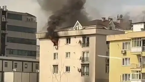 Mecidiyeköy'de Dört Katlı Bina Yangını: Panik Anları Kameralara Yansıdı