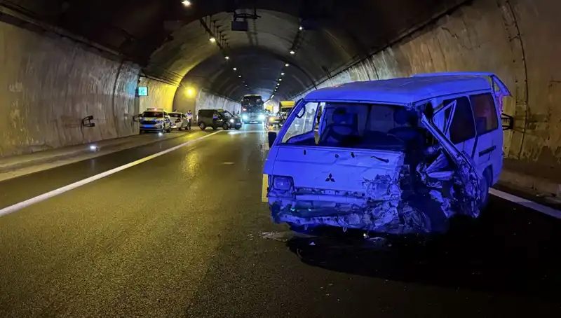 TEM Otoyolu'nda Büyük Zincirleme Kaza: Yaralılar ve Trafik Kaosu