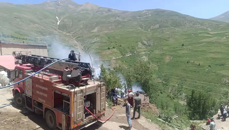 Van'daki Talihsiz Yangın: Bir Çocuk Hayatını Kaybetti