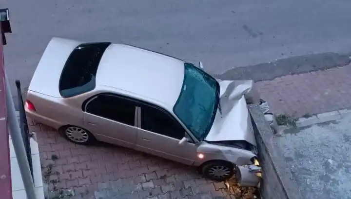 Kontrolü Kaybeden Araç Duvara Çarptı: Sürücü Sustalı Yaralı