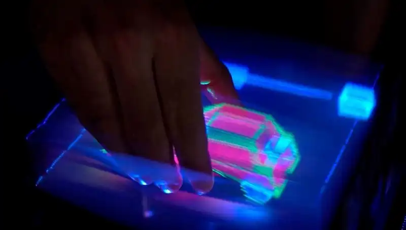 Dünyanın İlk Etkileşimli 3D Hologramı: Geleceğin Teknolojisiyle Tanışın