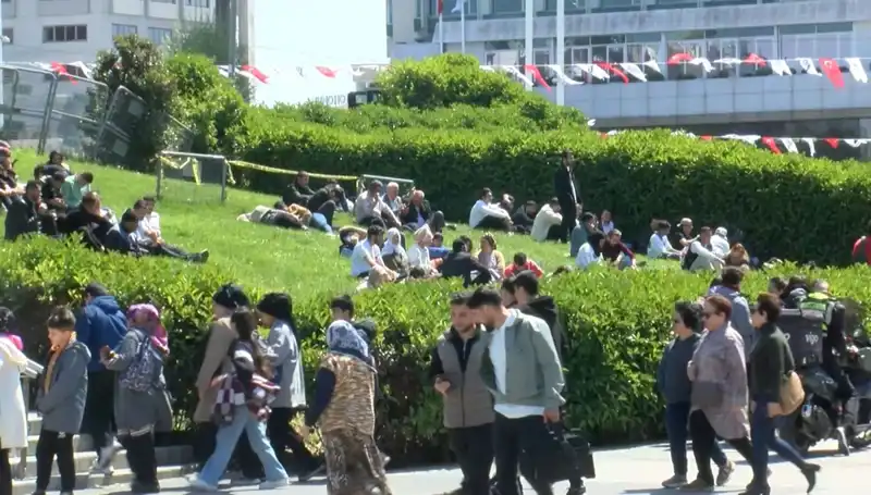 Taksim'de Deprem Sarsıntıları: Şehir İçi Sakinleri Harekete Geçirdi