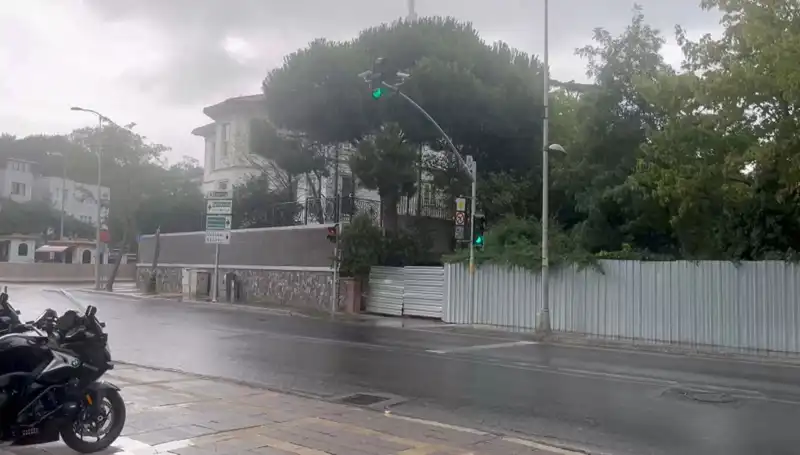 İstanbul’da Sağanak Yağışları Hayatı Olumsuz Etkiliyor: Uyarılar Geldi