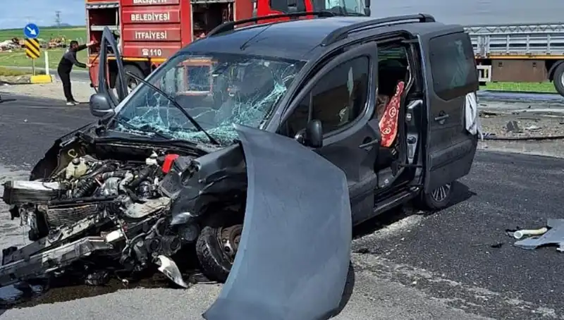 Ankara Yolunda Feci Kaza: Üç Kişi Yaralandı, Trafik Durdu