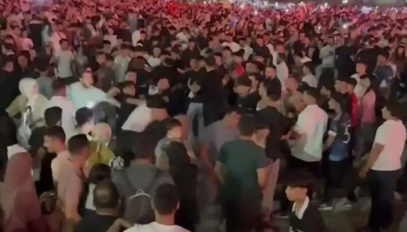 Konserde Bıçaklı Kavga: Üç Kişi Yaralandı, Olayın Ardındaki Sebepler Neler?