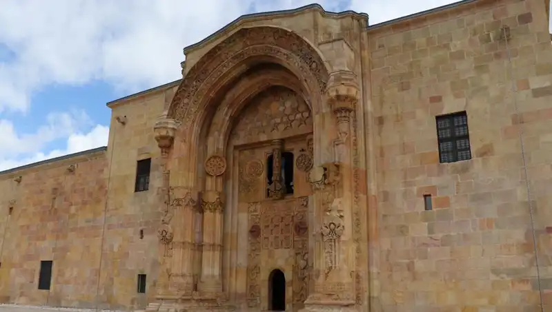 Divriği Ulu Camii ve Darüşşifası: Tarihin İzinde Büyüleyici Bir Ziyaret