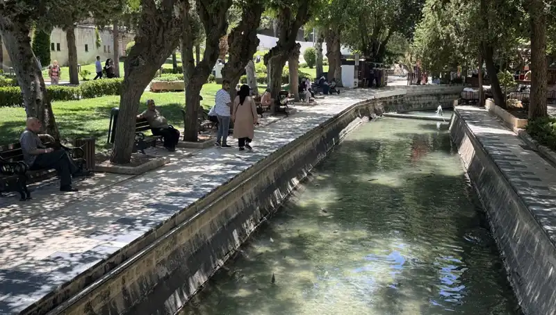 Şanlıurfa'da Termometreler 37 Dereceyi Gösterdi: Yazın En Sıcak Günleri Başlıyor!