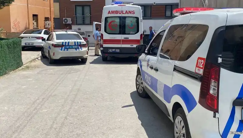 İki Kardeş ve Bir Polis Bıçaklı Kavgada Yaralandı: Olayın Detayları Ortaya Çıktı