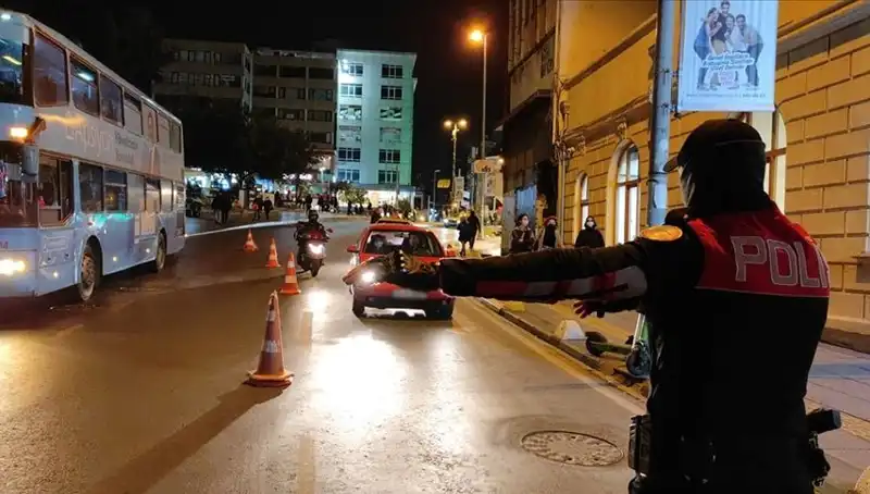 İstanbul'da Huzur Operasyonu: Mega Kentte Denizden Karaya Huzur Denetimleri Yapılıyor
