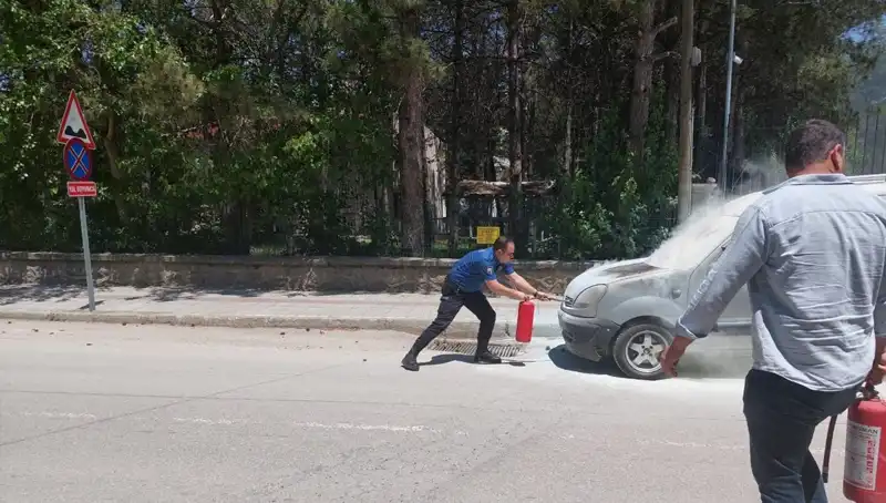 Emniyet Binasında Yangın: Alev Alan Araçta Korku Dolu Anlar