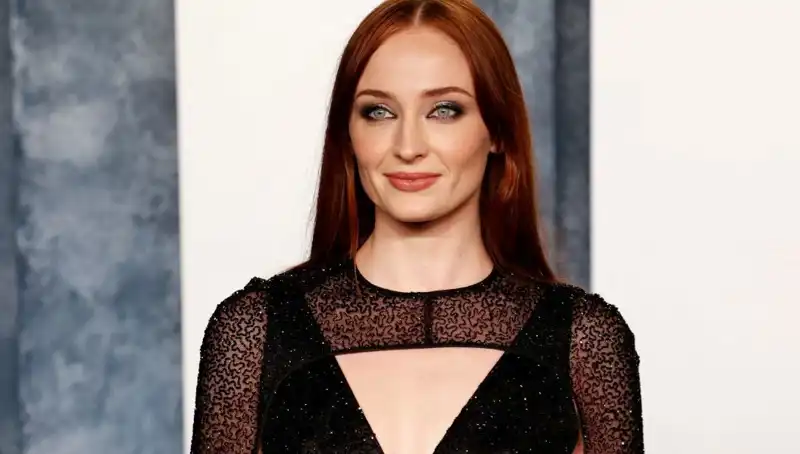 Game of Thrones'un Sophie Turner'ını Kızdıran Sosyal Medya Yorumları