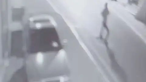 Sokakta El Yapımı Patlayıcı Patladı: Şok Edici Anlar