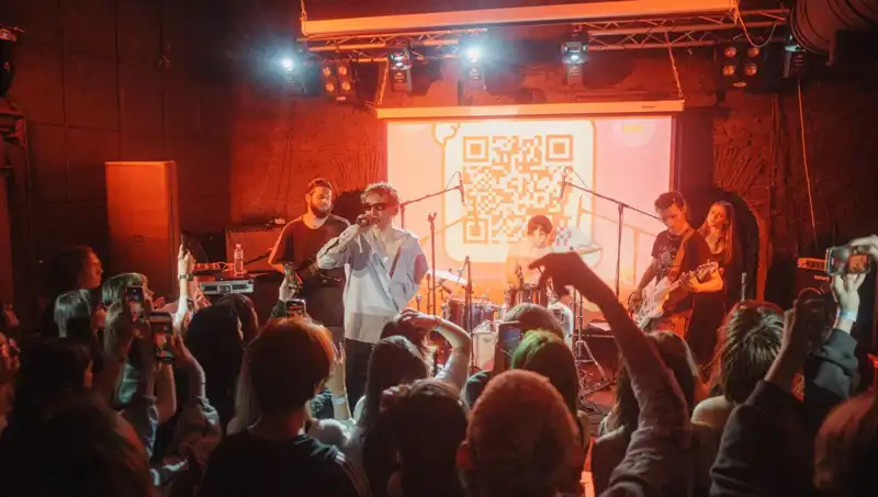 Savaş Ortasında Sanat: Şehirdeki Saldırı ve Konser İkilisi