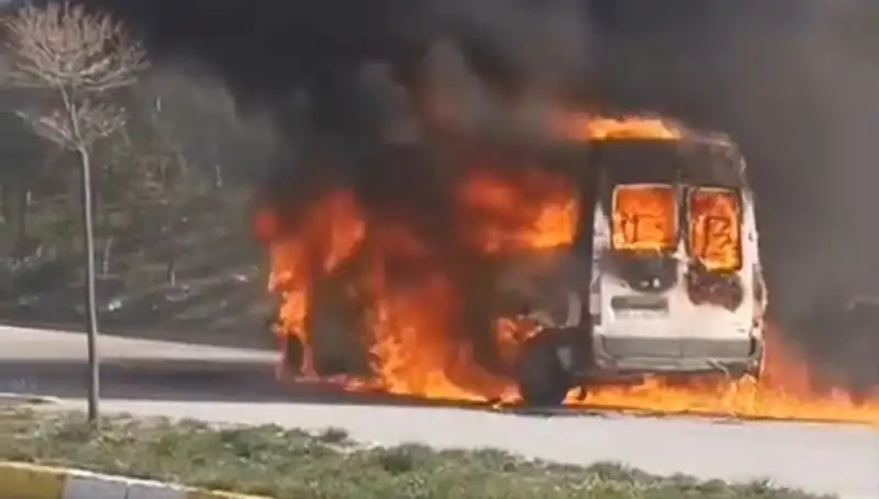 Havalimanı Servis Araçları Yangınında Panik Anları Yaşandı