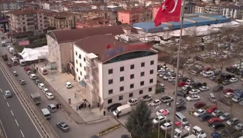 Depremin Gölgesinde Yeni Tartışma: Özel Hastaneye Uygulanan Mühür ve Perde Betonları