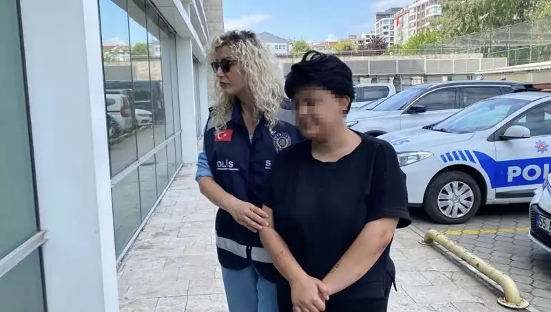 Korkunç Olay: Genç Kız Annesini 11 Yerinden Bıçakladı