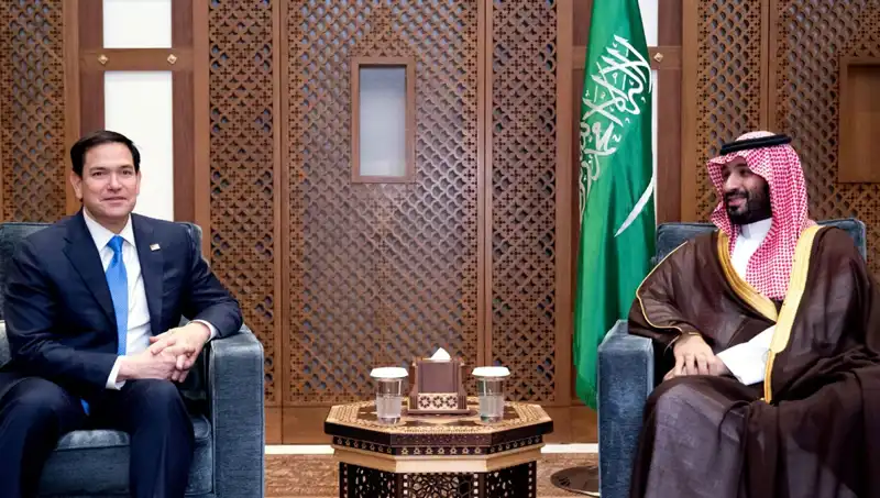 ABD, Riyad'a 100 Milyar Dolarlık Silah Paketi ile Güç Gösterdi