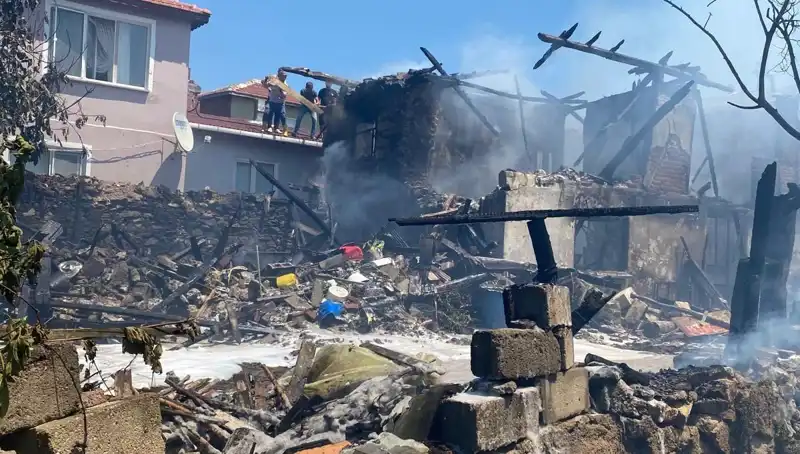 Kırklareli'nde Yangın Faciası: İtfaiye Eri Yaralandı