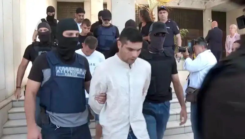 Atina’da Şok Edici Cinayet: Profesörün Eski Eşi ve 4 Kişi Gözaltında