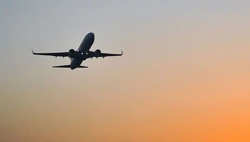İstanbul'a Dönüş: THY ve Pegasus Uçakları Hava Sahasında Yeniden