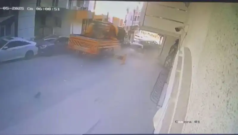 Kontrolden Çıkan Vinç, 23 Aracı Yerle Bir Etti: Şok Edici Kaza Anları