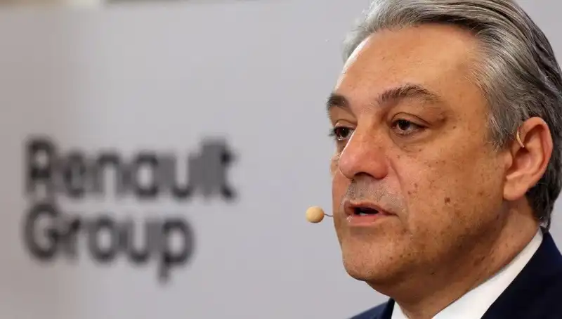 Renault’da Üst Düzey İstifa: Olayın Ardındaki Sebepler Neler?