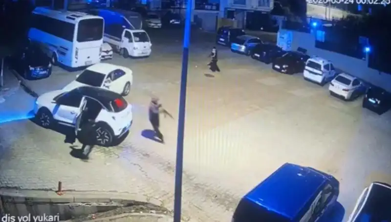Kağıthane'de Maskeli Saldırganlar Kalaşnikofla Dehşet Saçtı
