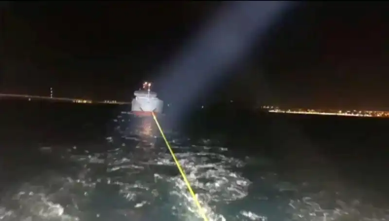 Çanakkale Boğazı'nda Gemi Arızası: Transit Durduruldu, Tedirgin Bekleyiş Başladı