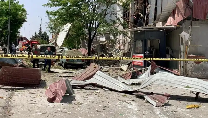 Gaziantep’te Fabrikada Patlama: Çok Sayıda Yaralı ve Acil Durum İlanı