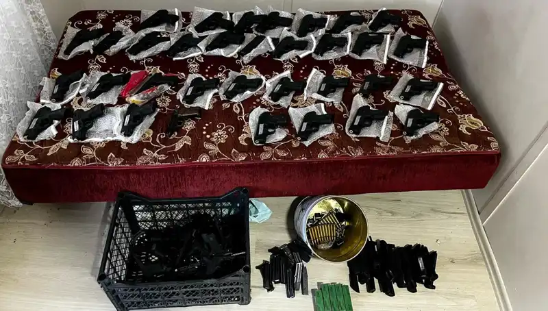 Gaziantep'te Sarsan Operasyon: 45 Silah ve El Bombası Ele Geçirildi!