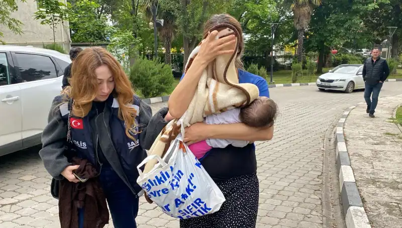 Evlerden Hırsızlık Yapan Kadın, Güvenlik Kameralarıyla Yakalandı