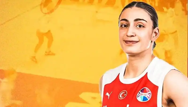 Galatasaray'dan Kapsamlı Hamle: Üç Starla Sözleşme Yenilendi