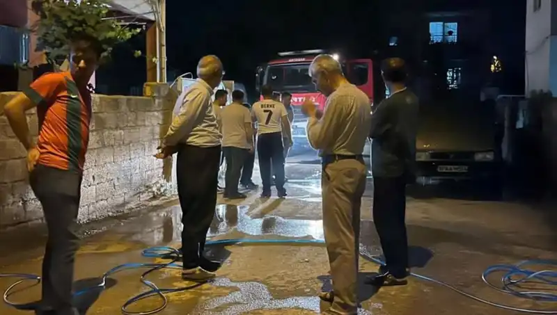 Park Halindeki Araçta Korkutan Alevlerin Yükselişi: Merakla İzlenen Olay